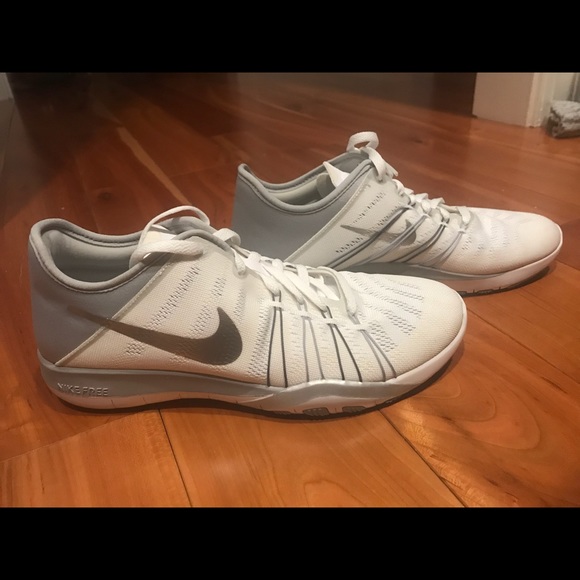 Women’s Nike Sneakers - Picture 1 of 5